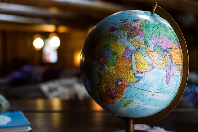 A Superb Primer on the World Economy and India